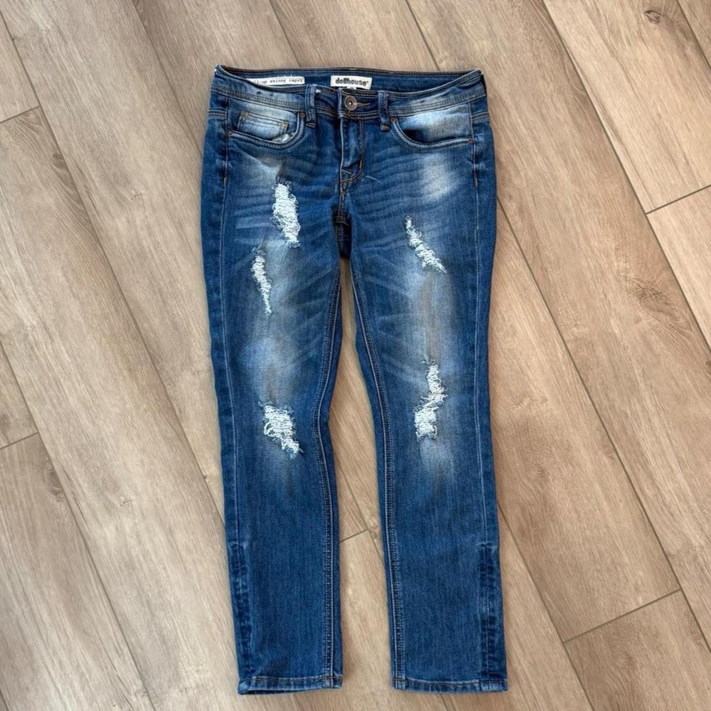 Dollhouse blue skinny capri jeans with distressed details, size 5